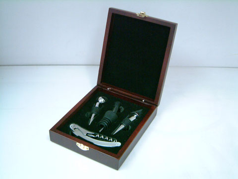 JY-2289  4pcs Wine set in Wooden Box