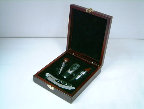 JY-2292  4pcs Wine Set in Wooden box