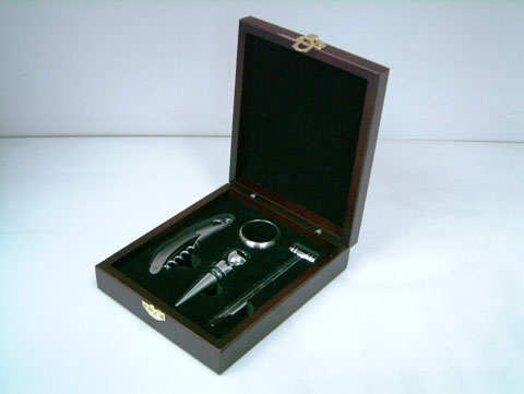 JY-2295  4pcs Wine Set in Wooden box