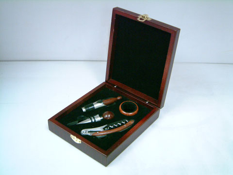 JY-2299  4pcs Wine Set in Wooden Box