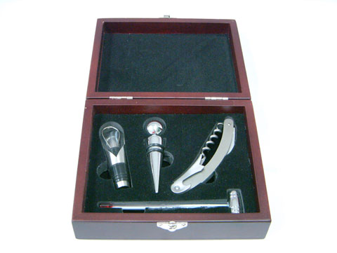 JY-2319  4pcs Wine Set in Wooden Box