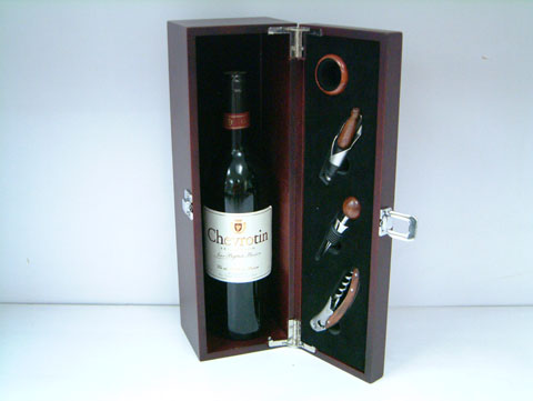 JY-2326  4pcs Wine Set in Wine Wooden Box